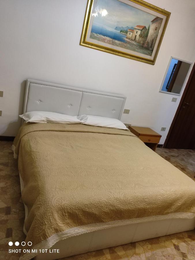 The Caponi Bros Bed & Breakfast Mestre Bagian luar foto