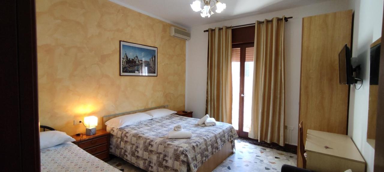 The Caponi Bros Bed & Breakfast Mestre Bagian luar foto