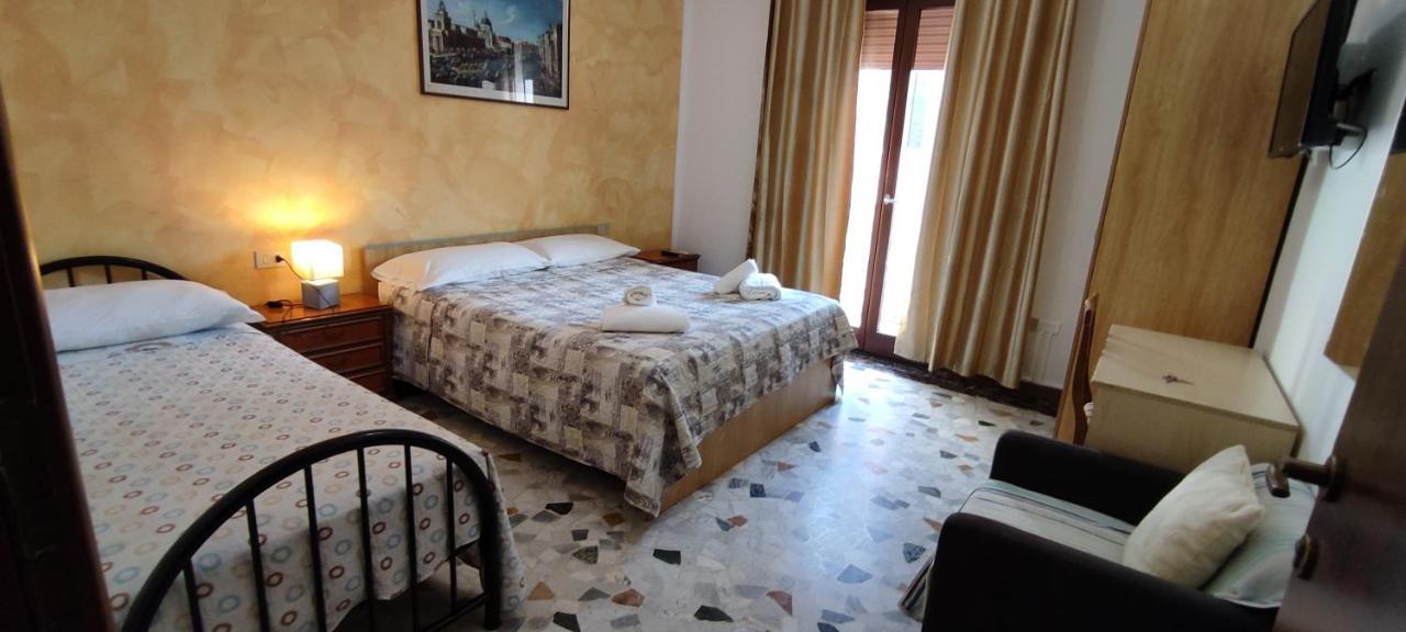 The Caponi Bros Bed & Breakfast Mestre Bagian luar foto