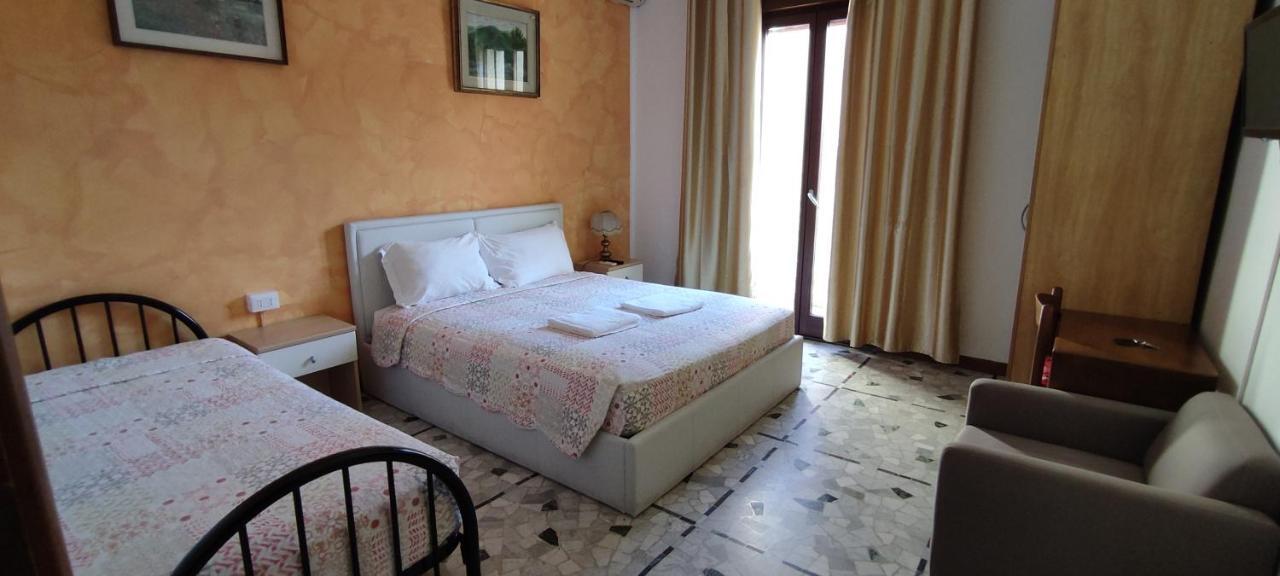 The Caponi Bros Bed & Breakfast Mestre Bagian luar foto