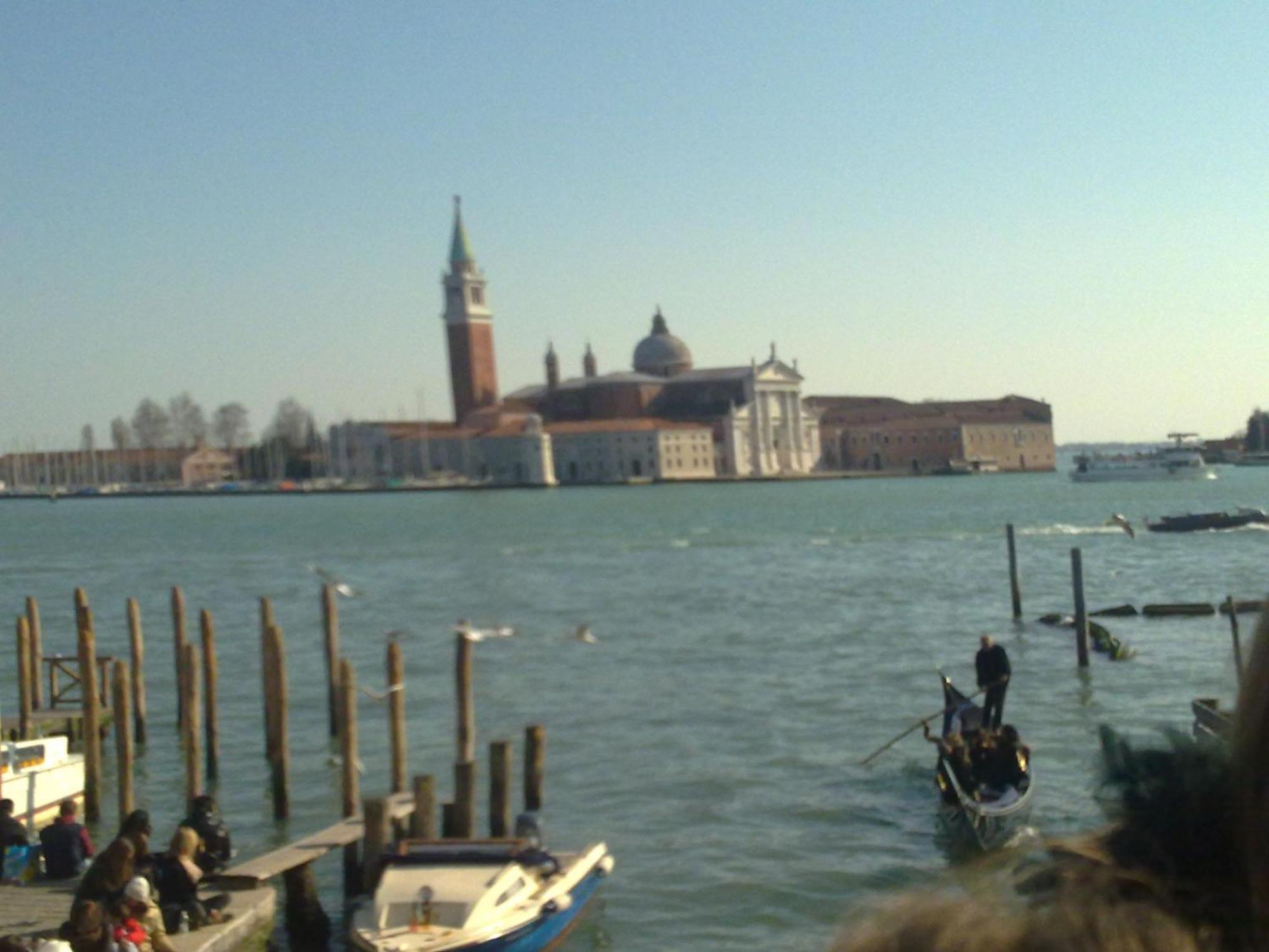 The Caponi Bros Bed & Breakfast Mestre Bagian luar foto
