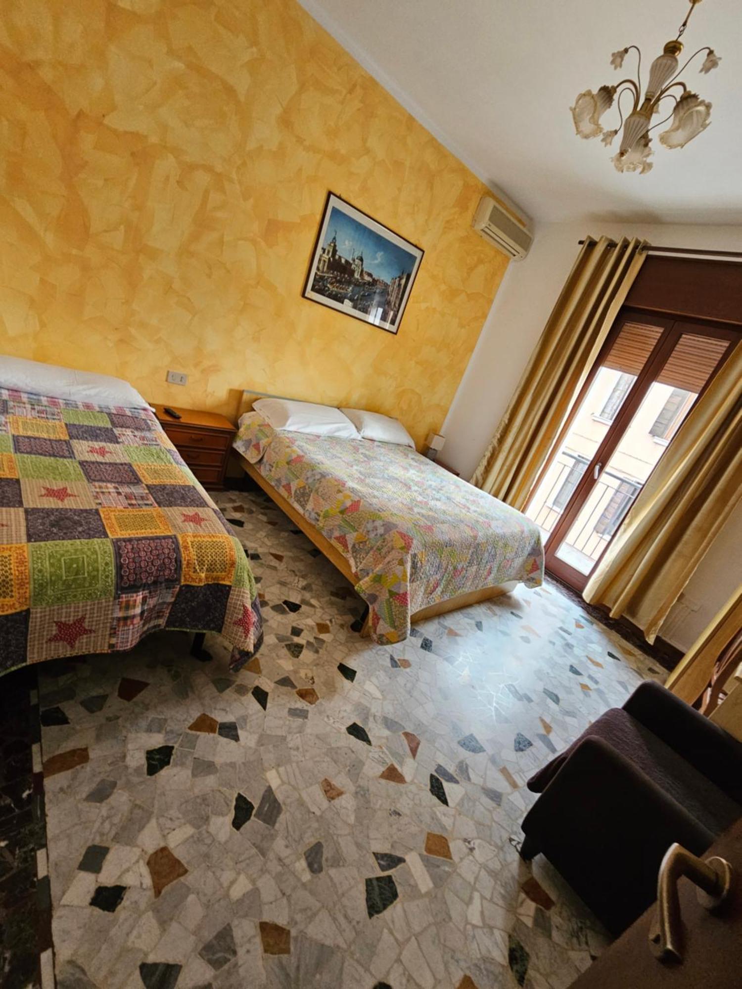 The Caponi Bros Bed & Breakfast Mestre Bagian luar foto