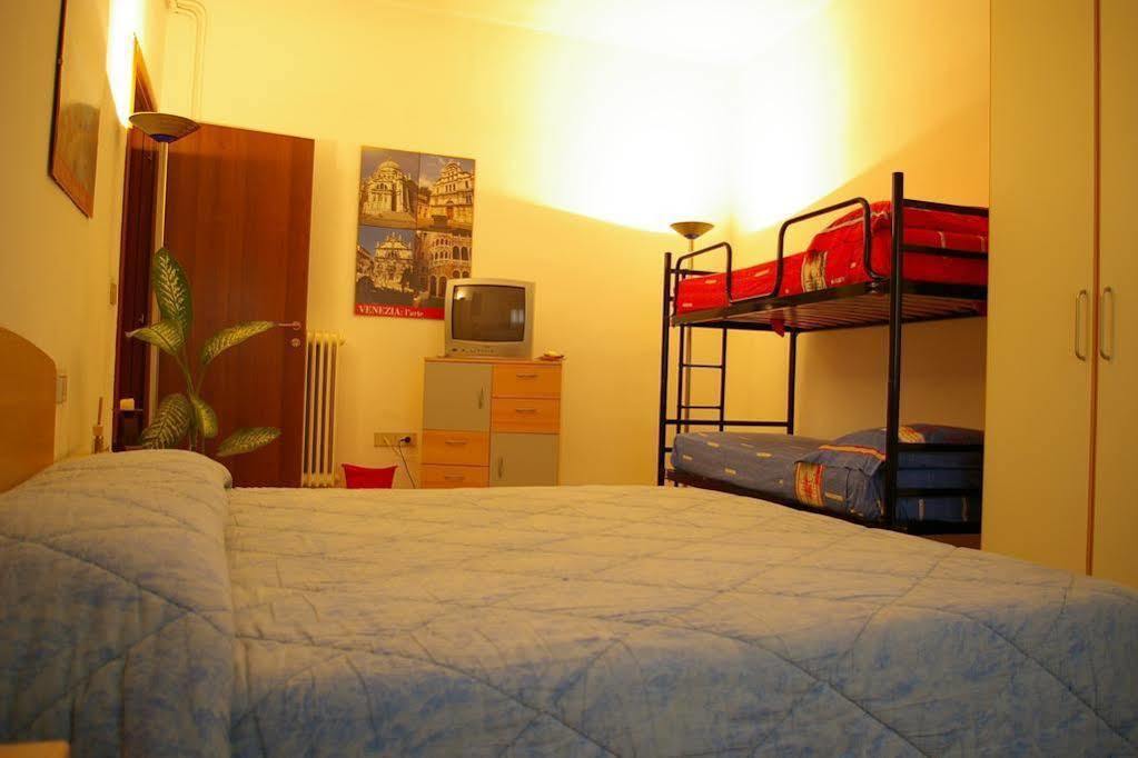 The Caponi Bros Bed & Breakfast Mestre Bagian luar foto